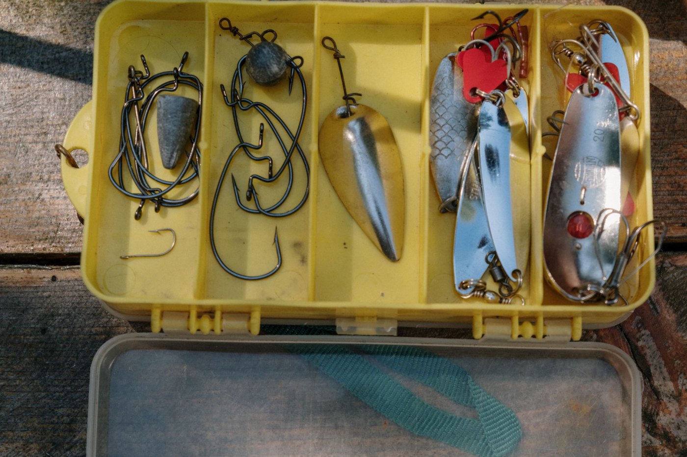 Boîte à leurres 5 cases — 27 × 15 × 5 cm